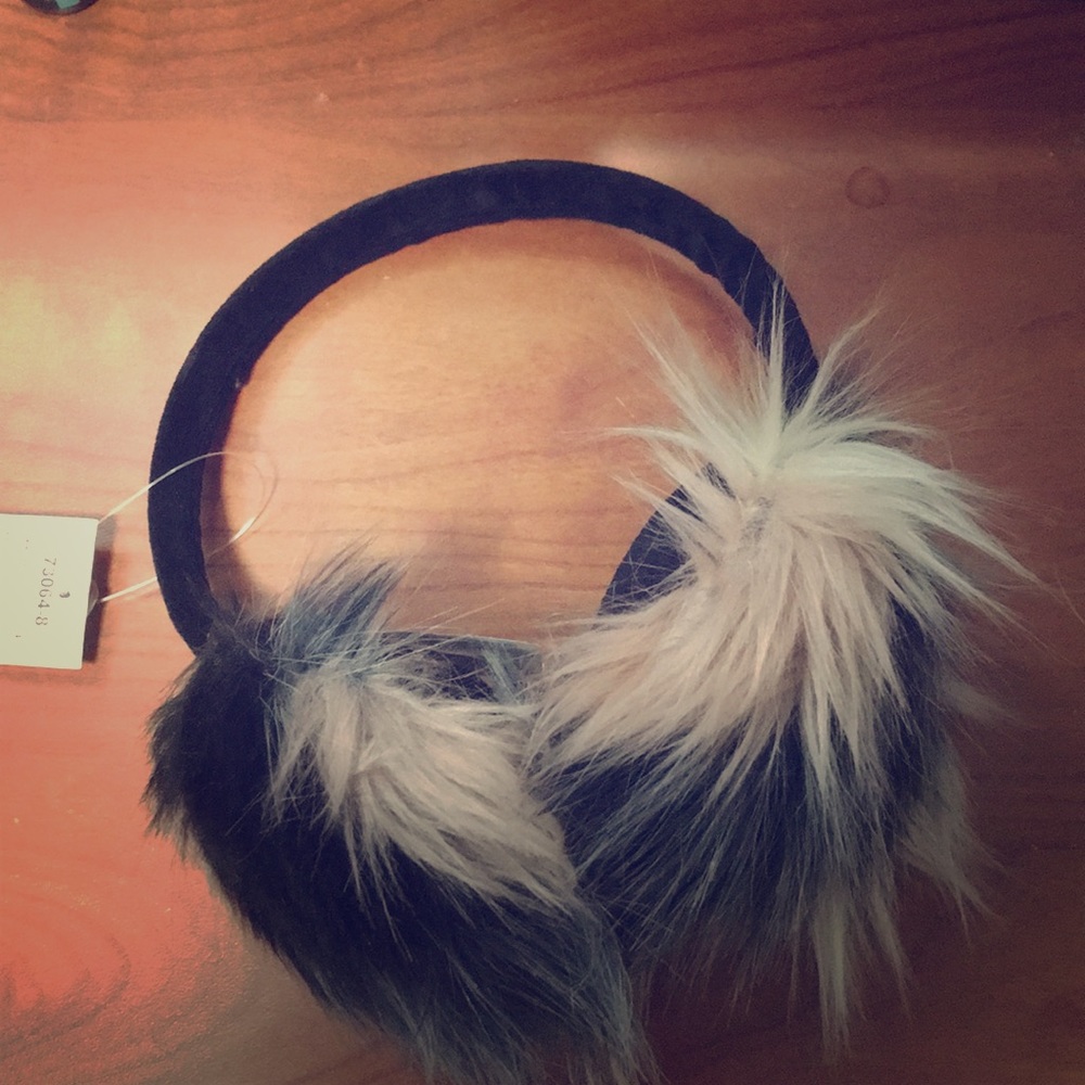Fashion earmuffs, never worn (still has the tag)